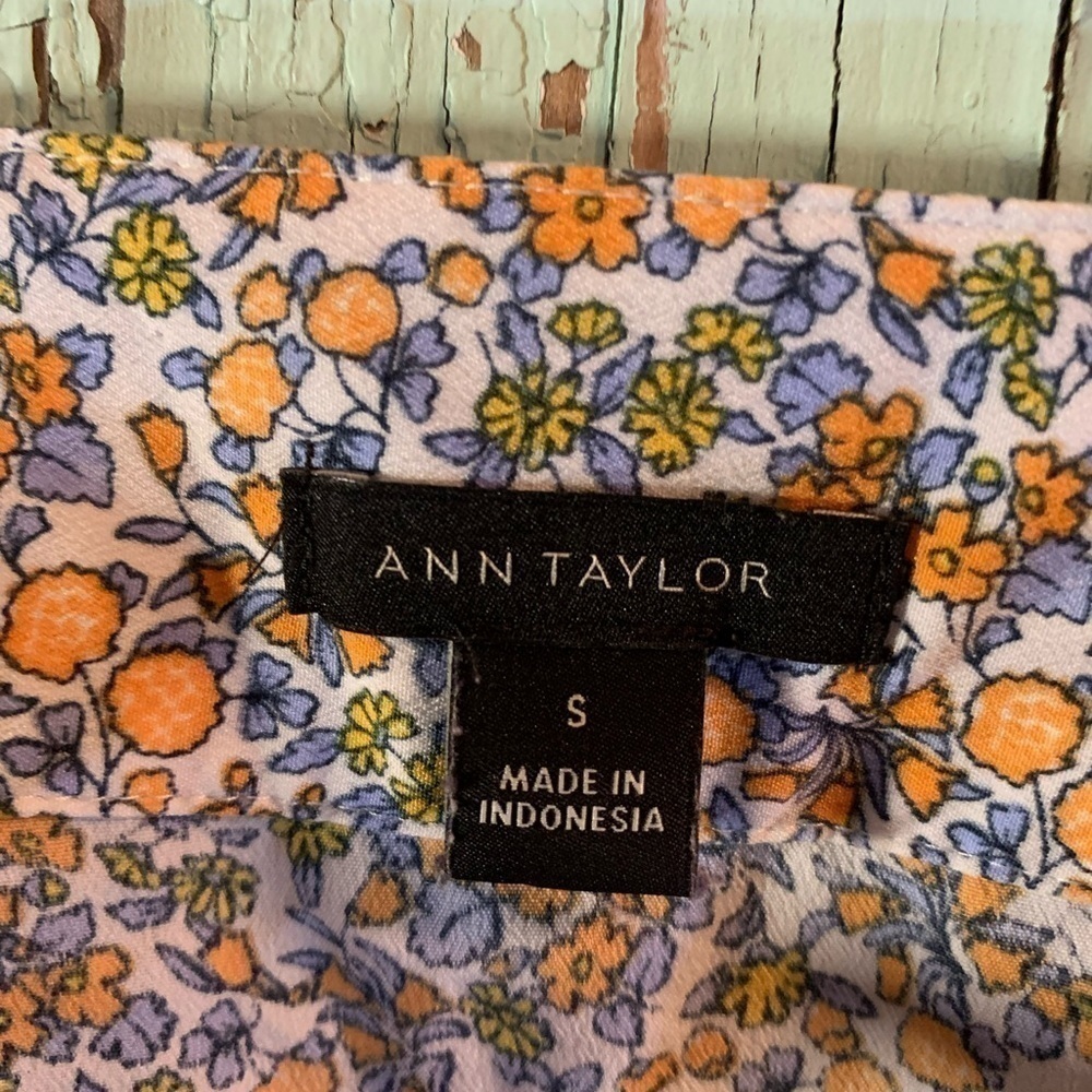 Ann Taylor Floral 3/4 Sleeve Boxy Neck Line Peasant Type Blouse. - Picture 2 of 6